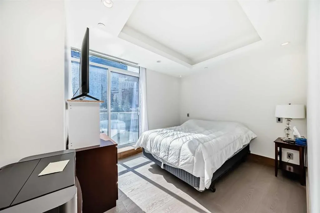 738 1 Avenue SW, #302
