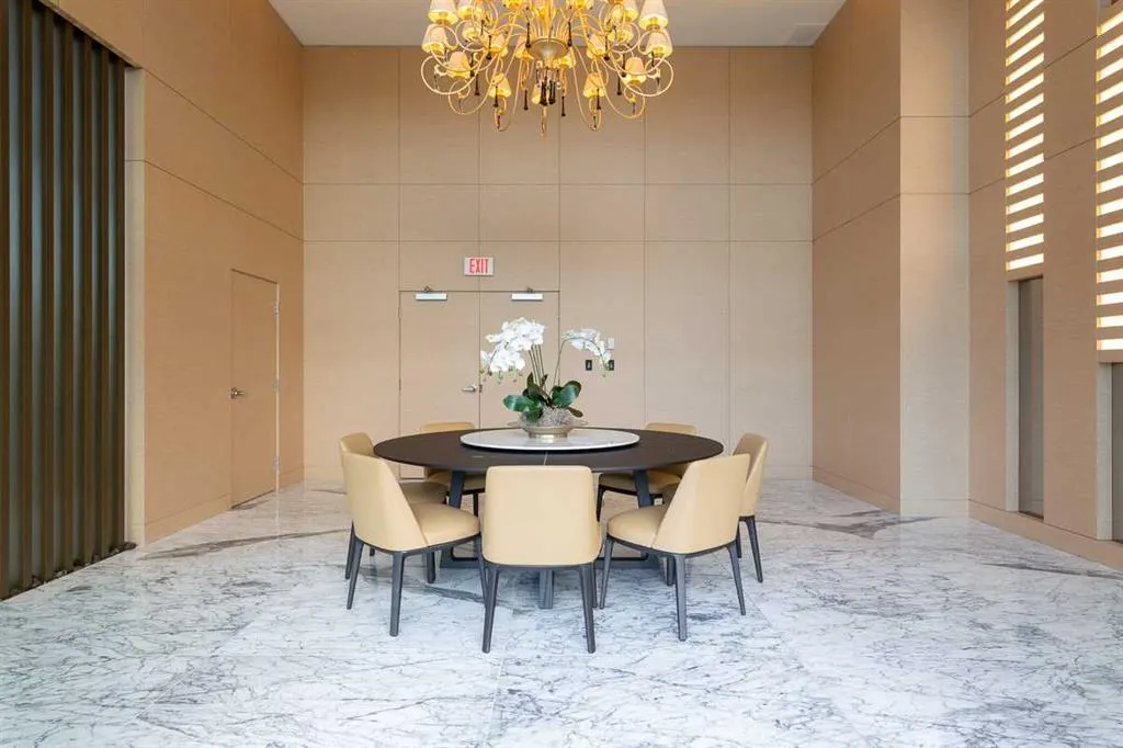 738 1 Avenue SW, #302