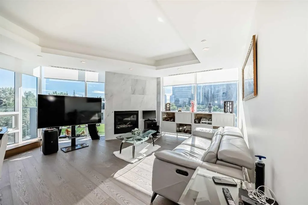 738 1 Avenue SW, #302