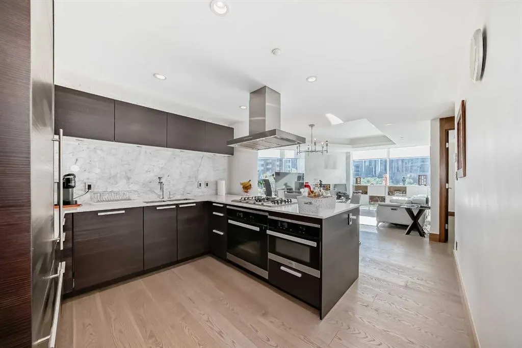 738 1 Avenue SW, #302