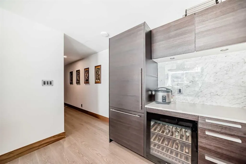 738 1 Avenue SW, #302