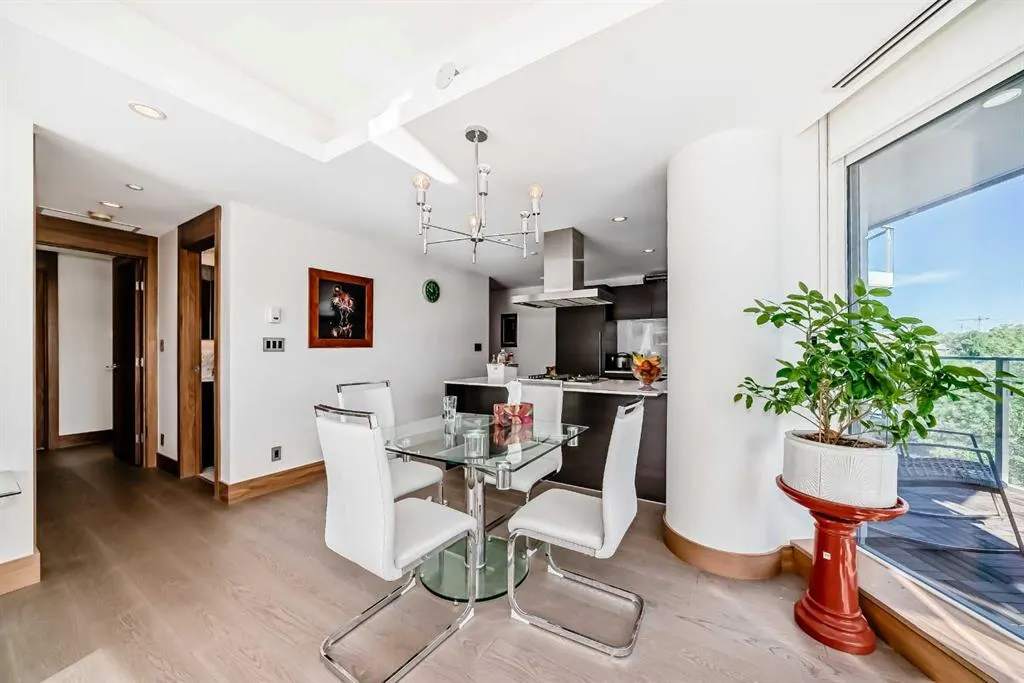 738 1 Avenue SW, #302