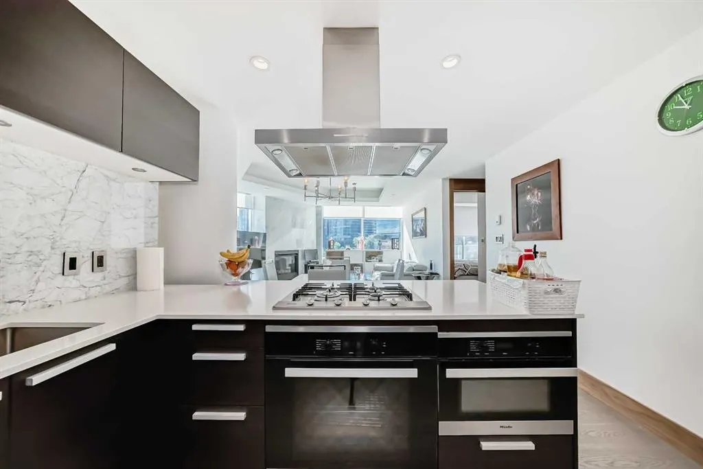 738 1 Avenue SW, #302