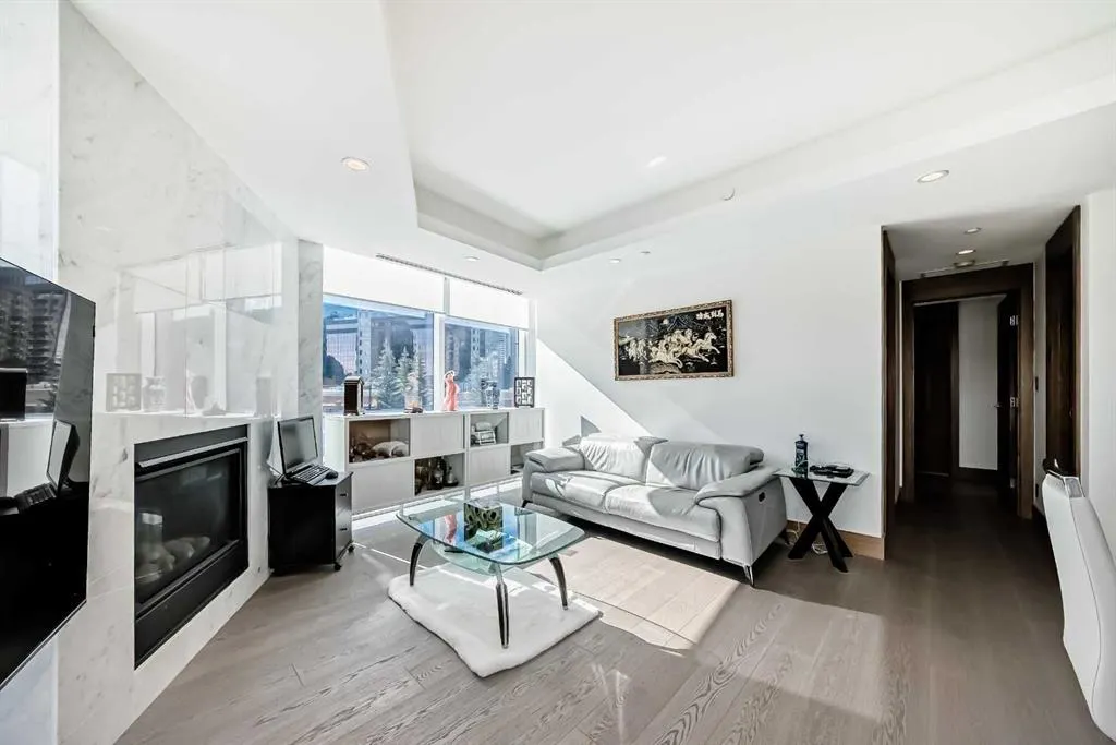 738 1 Avenue SW, #302