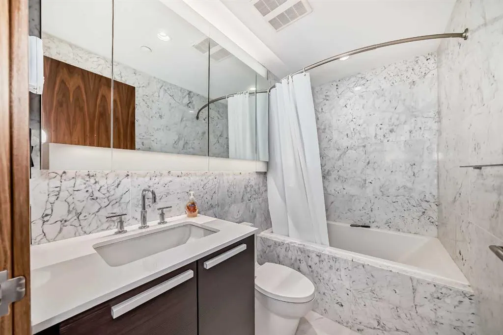 738 1 Avenue SW, #302