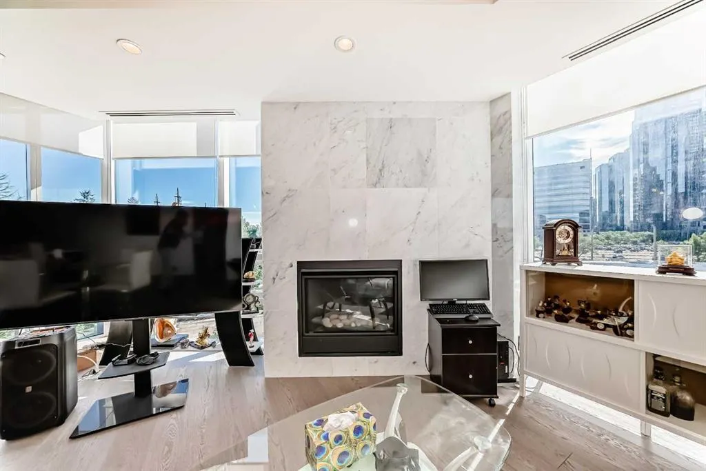 738 1 Avenue SW, #302