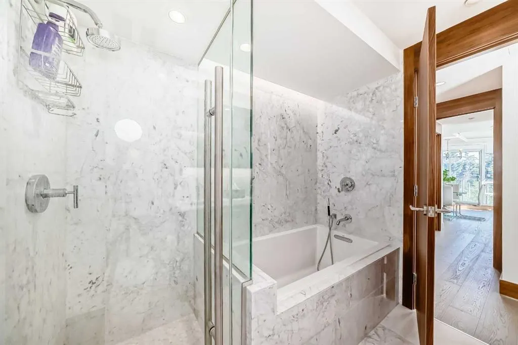 738 1 Avenue SW, #302