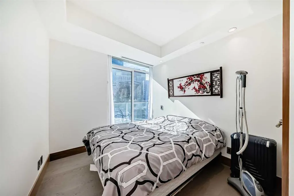 738 1 Avenue SW, #302