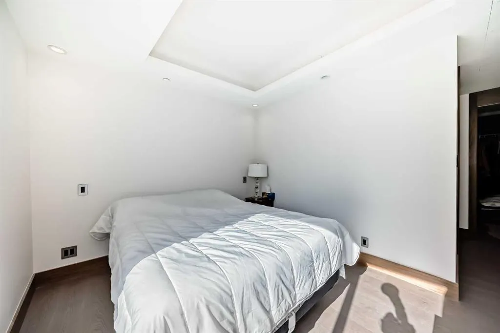 738 1 Avenue SW, #302
