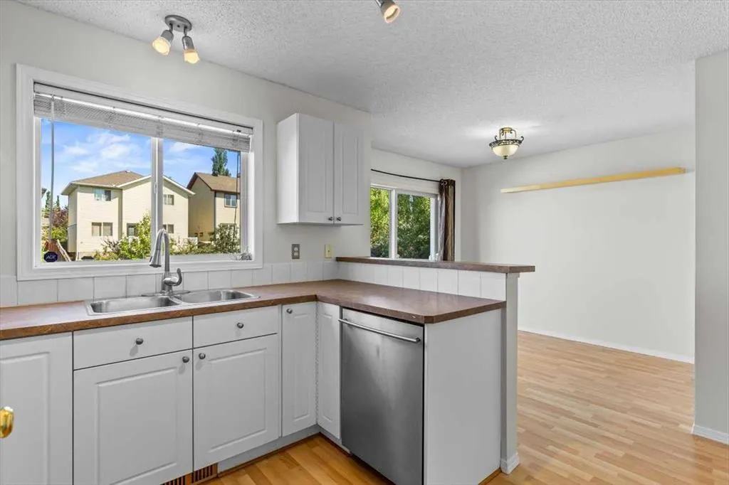 911 Arbour Lake Road NW