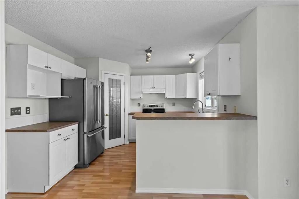 911 Arbour Lake Road NW