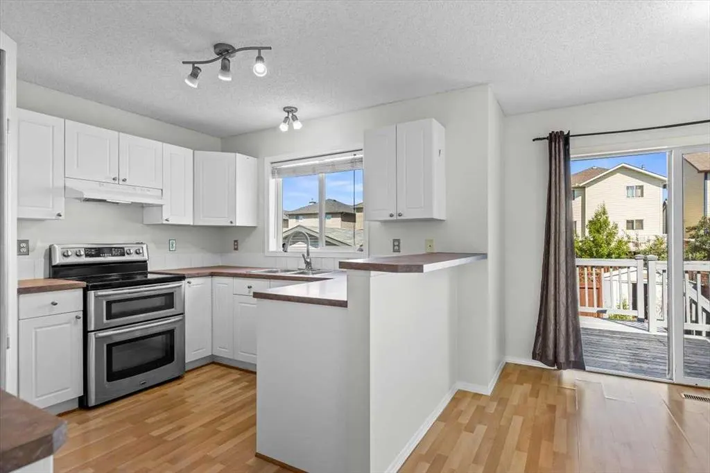 911 Arbour Lake Road NW