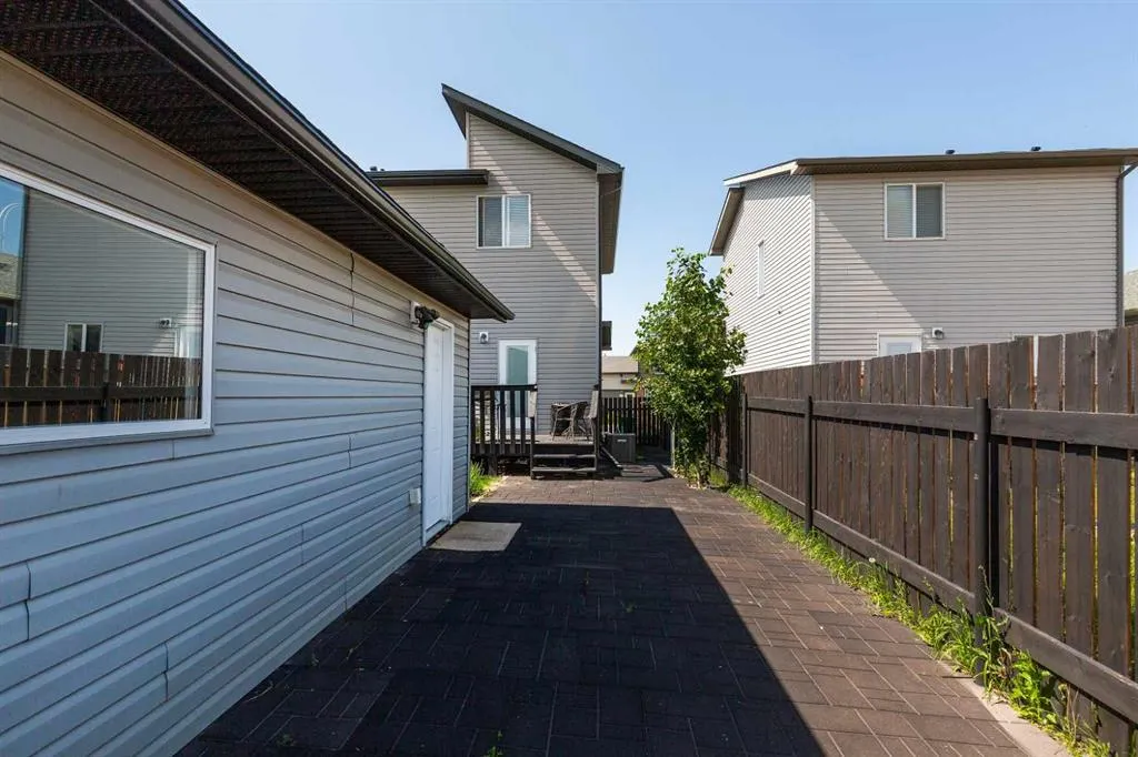 256 Sunridge Road W