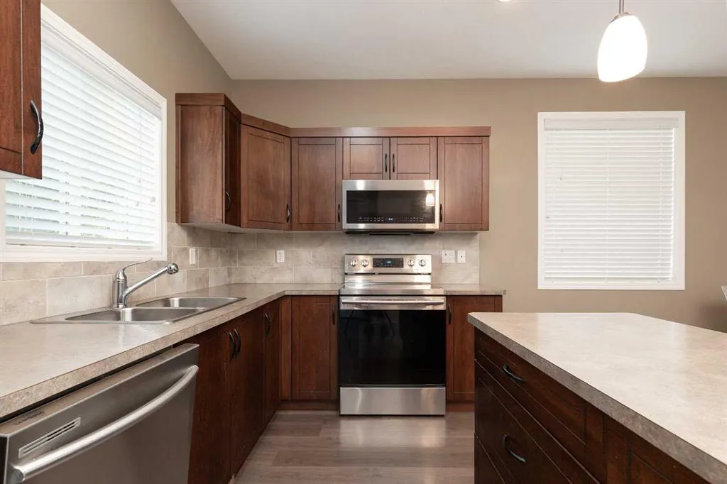 256 Sunridge Road W