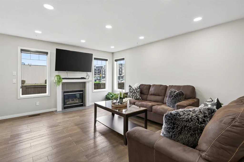 102 Canoe Square SW, #21