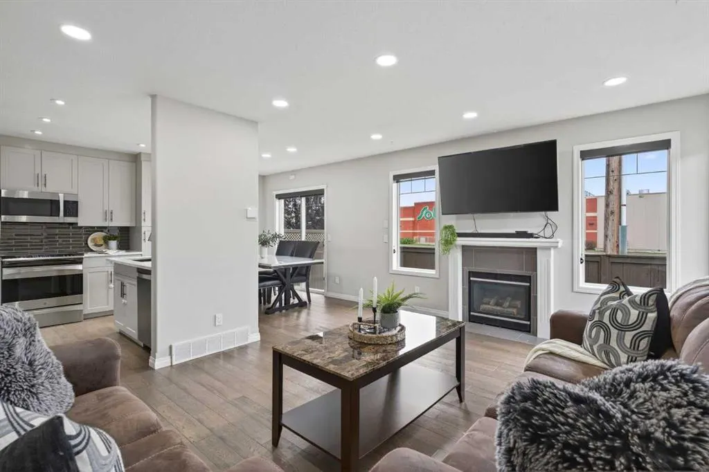 102 Canoe Square SW, #21