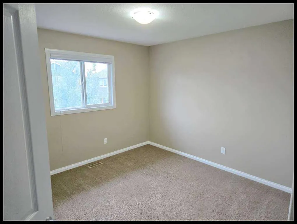 733 Twinriver Loop W