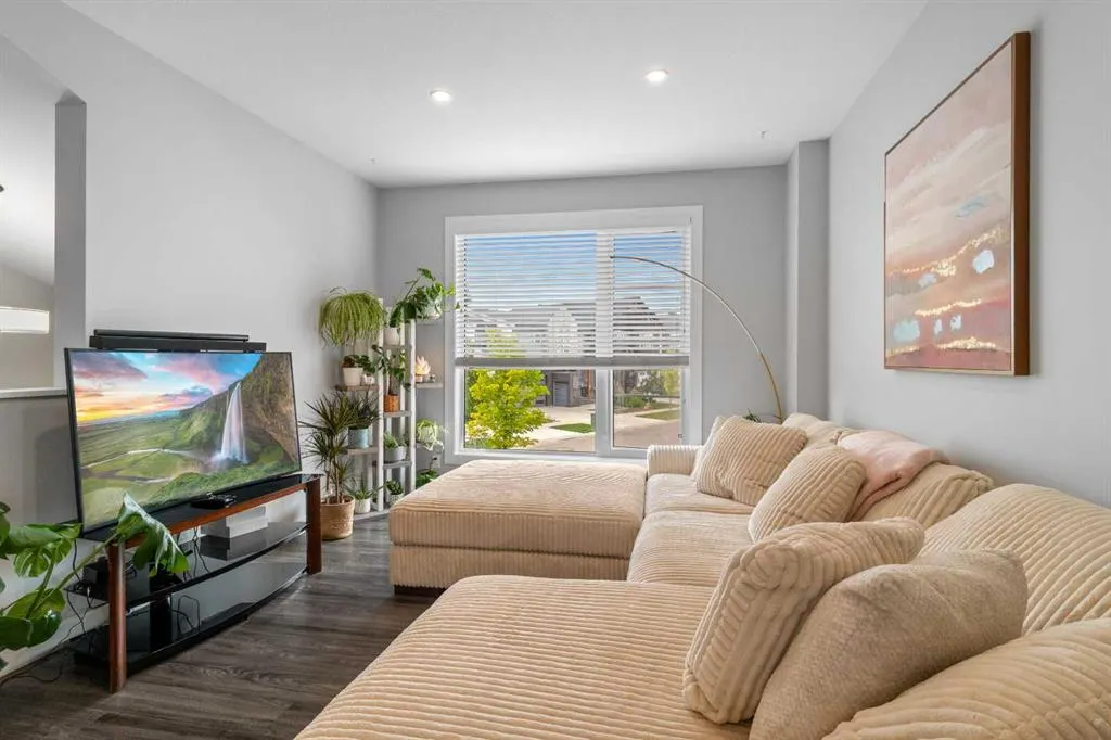 75 Ellington Crescent