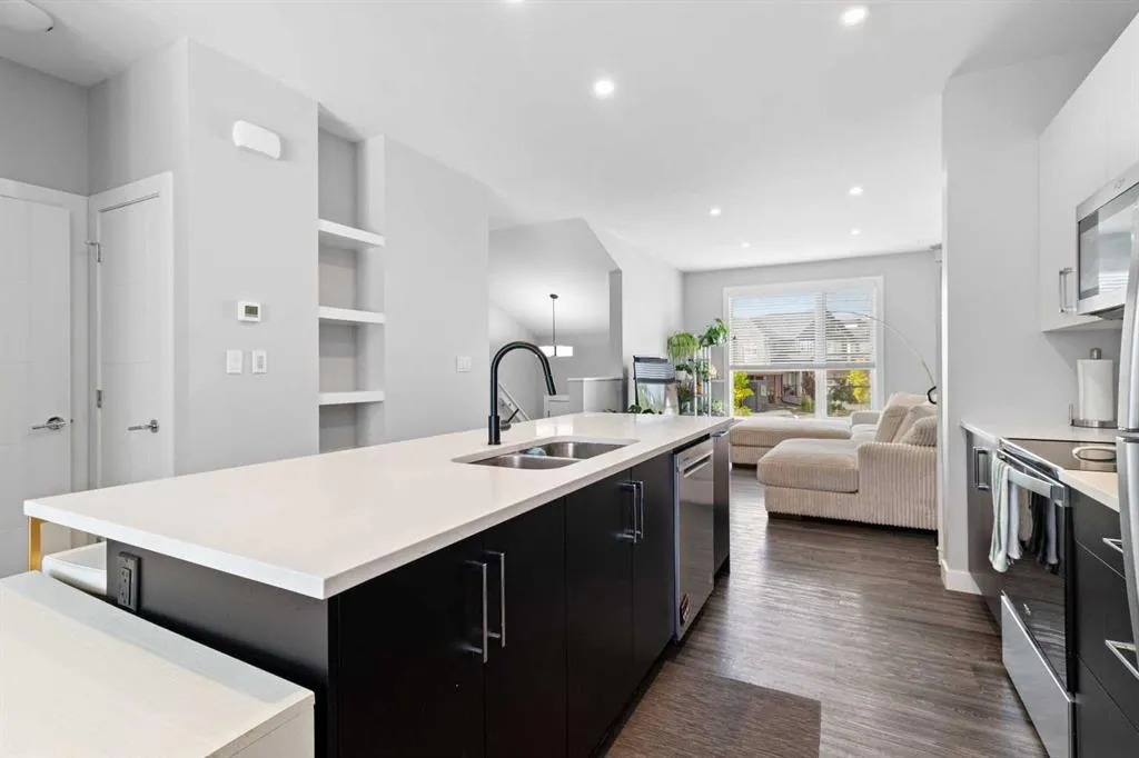 75 Ellington Crescent