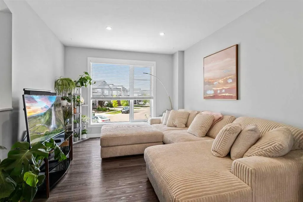 75 Ellington Crescent
