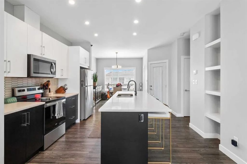 75 Ellington Crescent