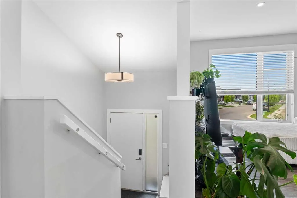 75 Ellington Crescent