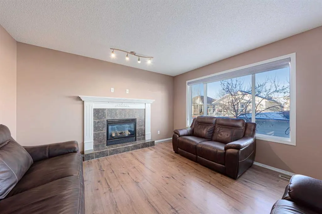 107 Thornbird Way SE