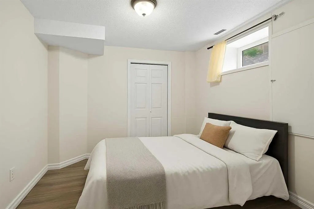 6 Martinvalley Court NE