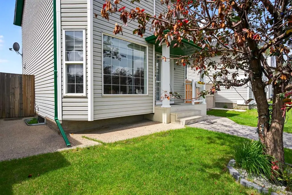 6 Martinvalley Court NE