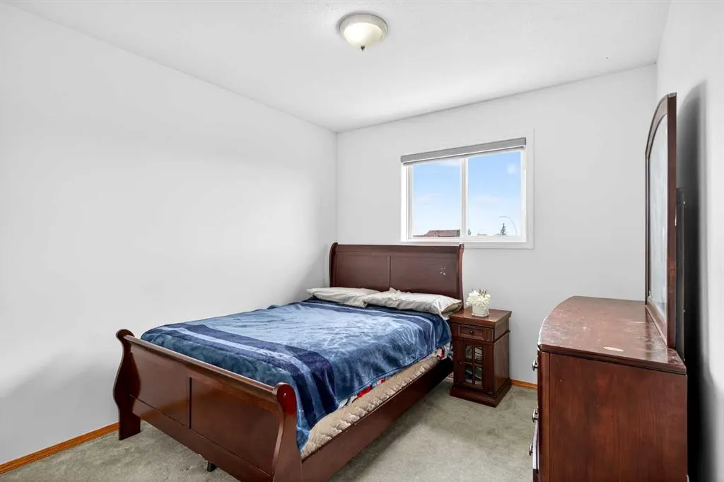 6 Martinvalley Court NE