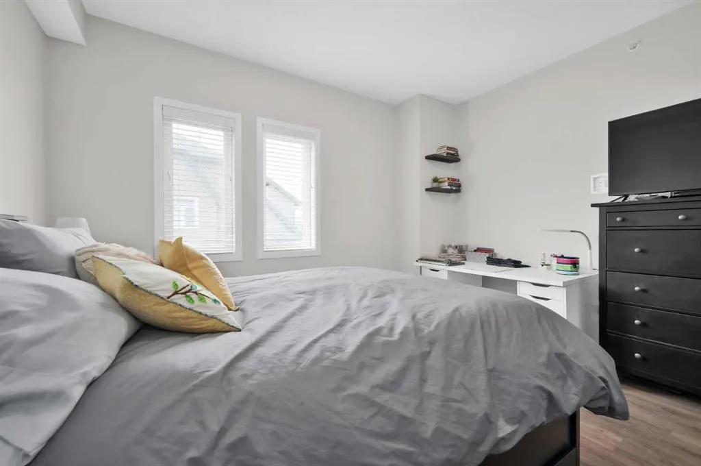 30 Mahogany Mews SE, #404