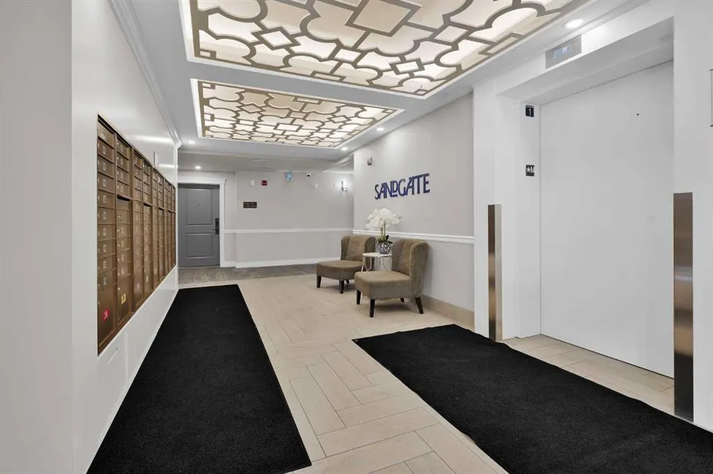 30 Mahogany Mews SE, #404