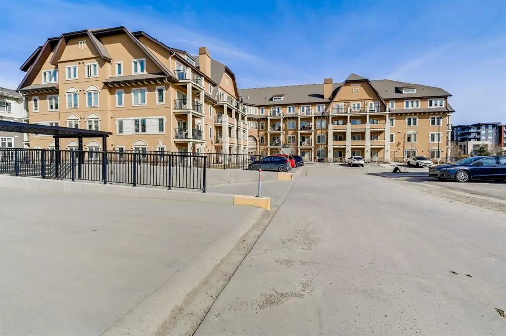 30 Mahogany Mews SE, #404