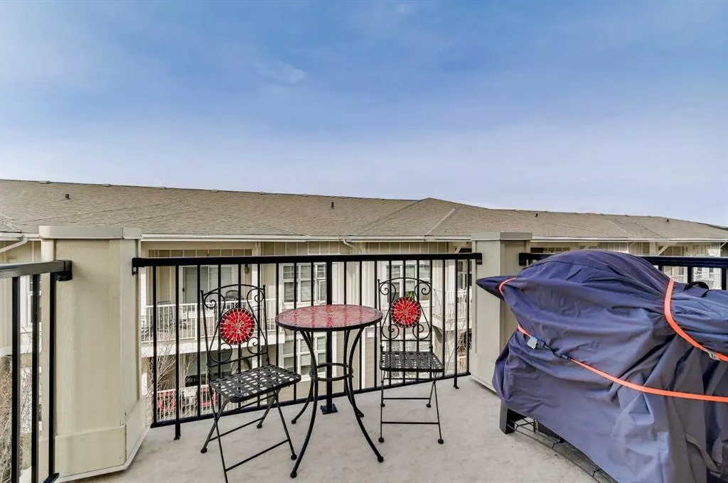30 Mahogany Mews SE, #404