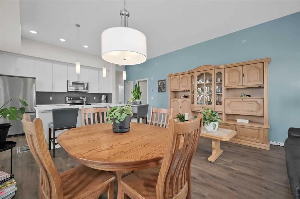 30 Mahogany Mews SE, #404
