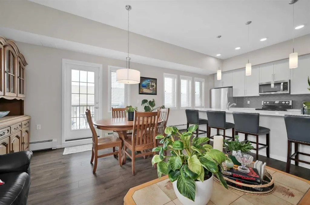 30 Mahogany Mews SE, #404