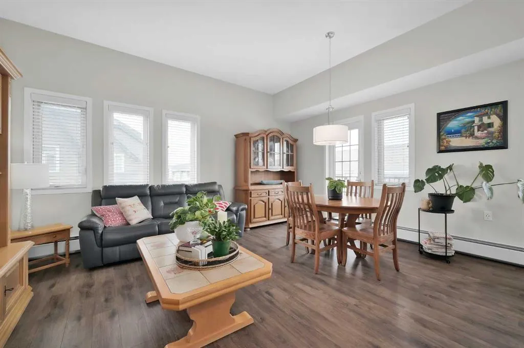 30 Mahogany Mews SE, #404