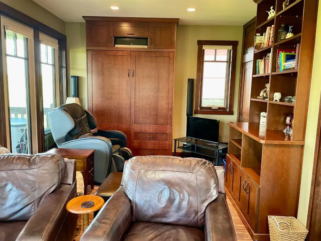 249 Cottageclub Crescent
