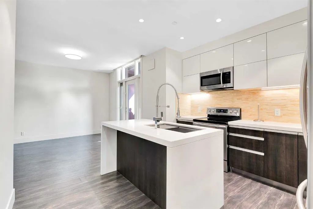 108 13 Avenue NE, #203