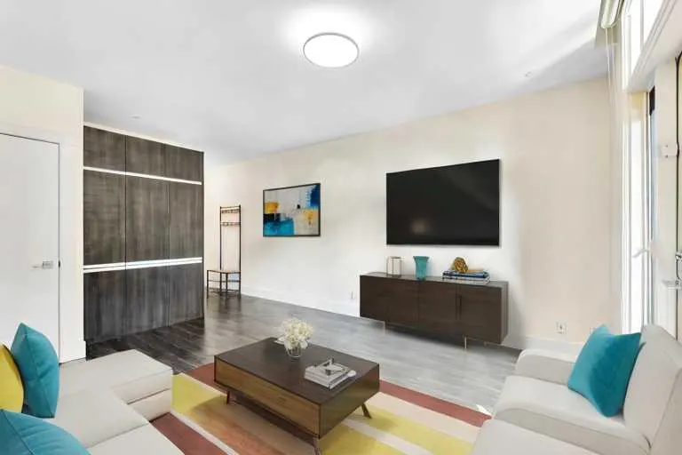 108 13 Avenue NE, #203
