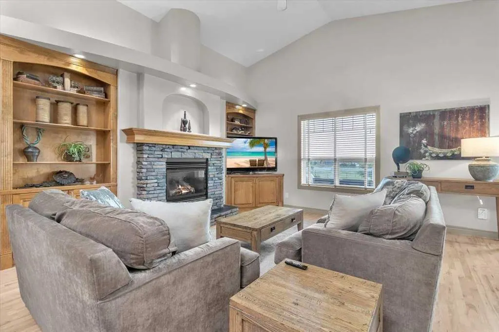 387016 Sundance Trail W