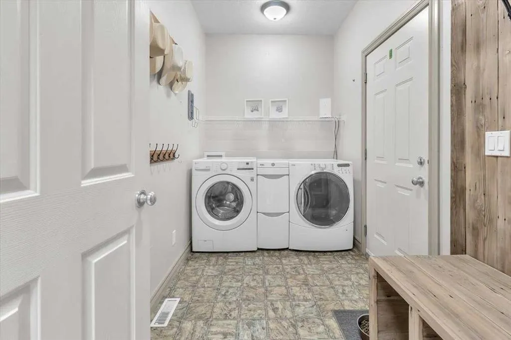 387016 Sundance Trail W