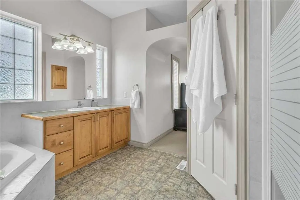 387016 Sundance Trail W