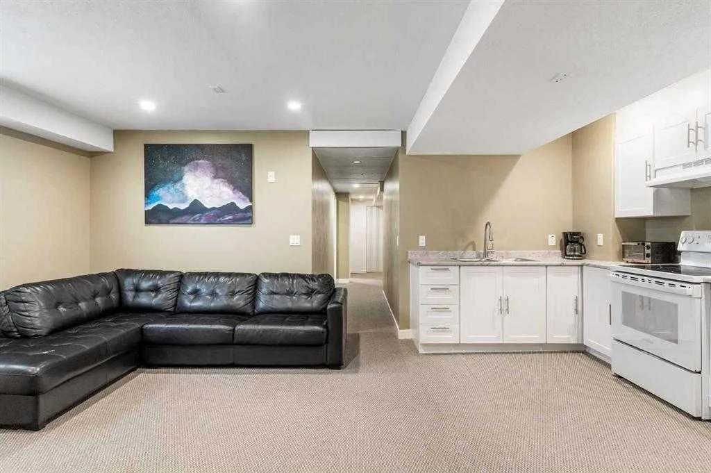 183 Baywater Rise SW