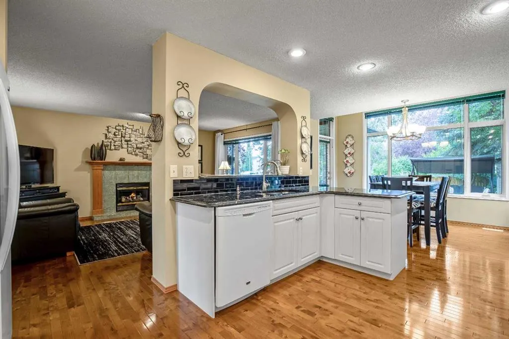 25 Country Hills Gate NW