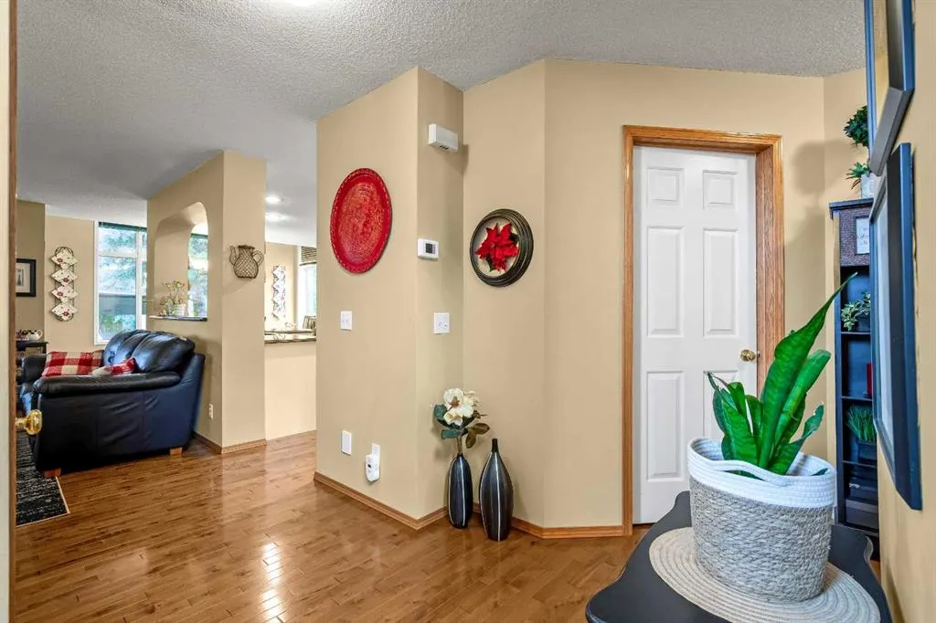 25 Country Hills Gate NW