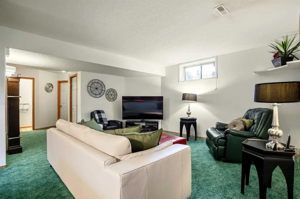 25 Country Hills Gate NW