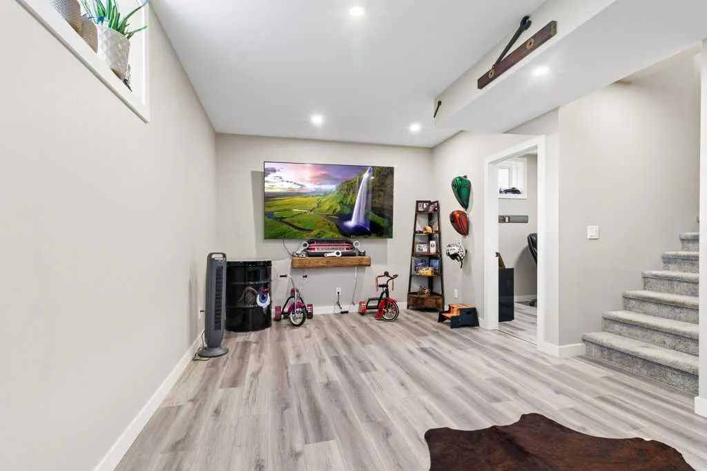 106 Hollman Close