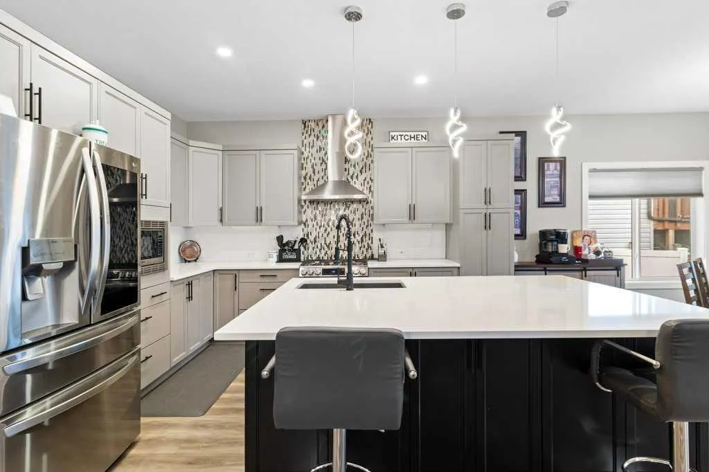 106 Hollman Close