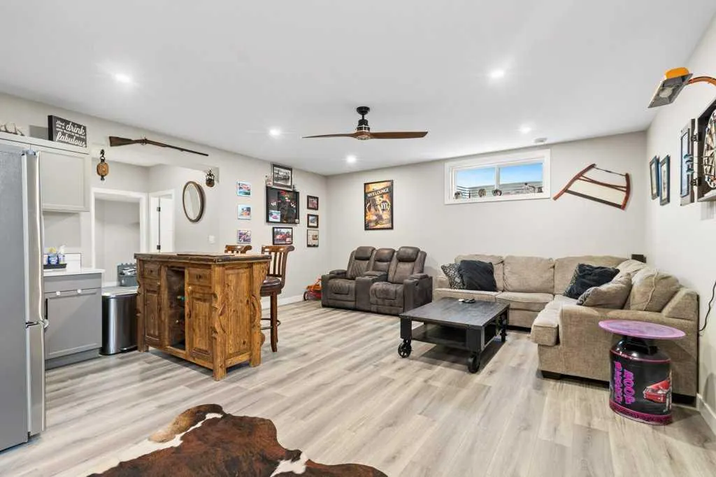 106 Hollman Close